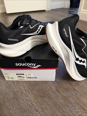 Saucony Tempus 2 Black & White Performance Running Shoes New In Box women 11